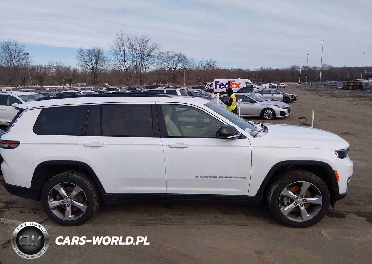 2025 Jeep Grand Cherokee L Limited VIN:1C4RJKBG5S8652515 - 13