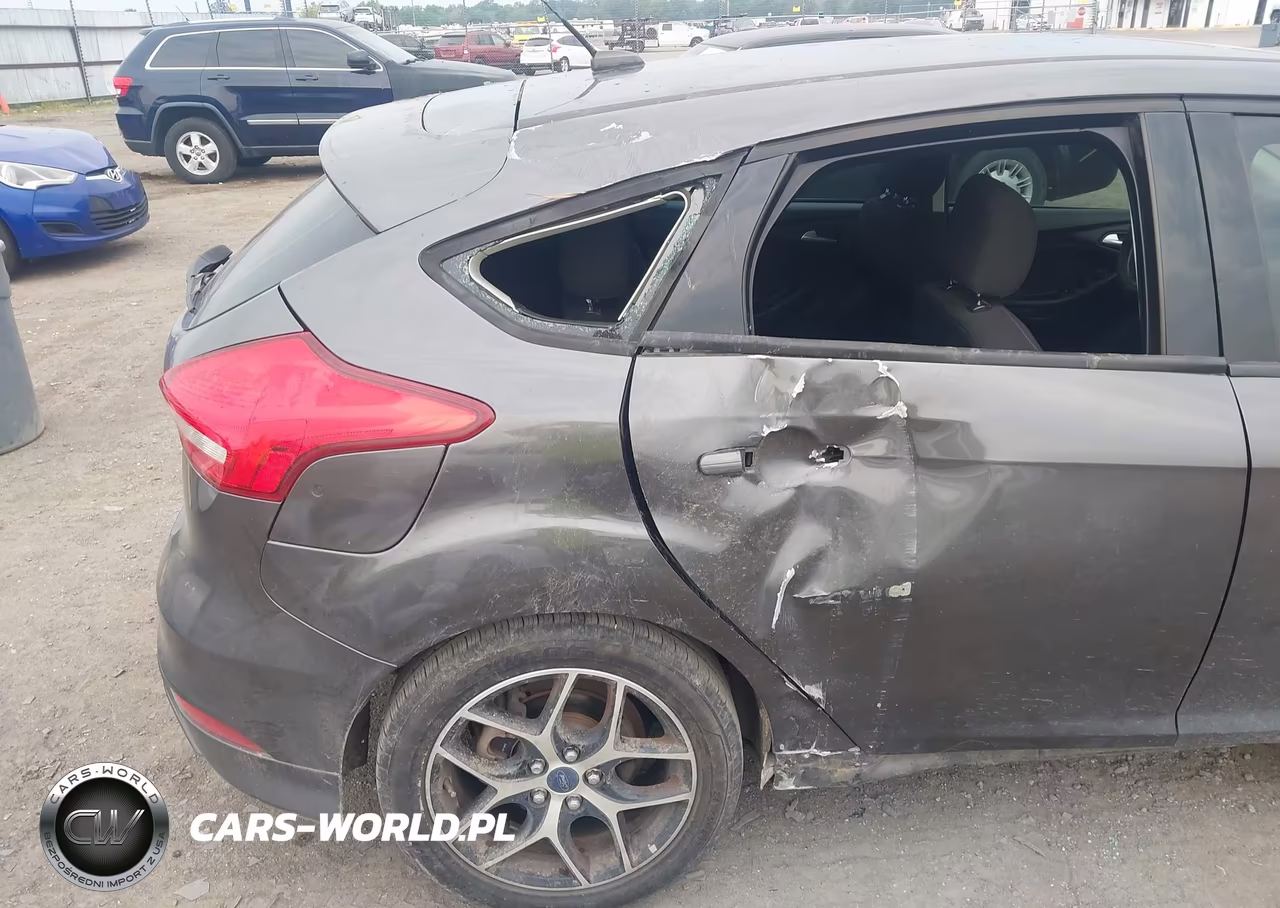 2015 Ford Focus Se VIN:1FADP3K28FL334206 - 21