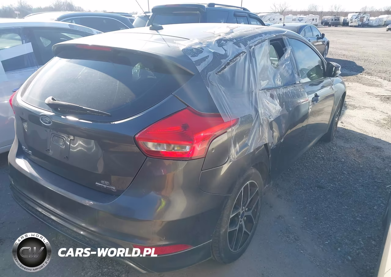 2015 Ford Focus Se VIN:1FADP3K28FL334206 - 4