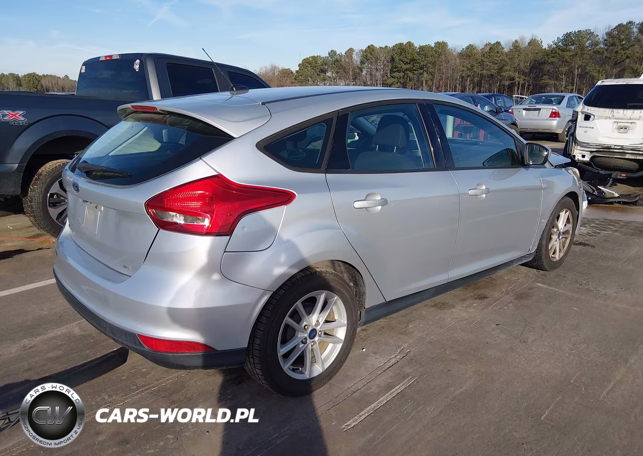 2018 Ford Focus Se VIN:1FADP3K21JL291336 - 4