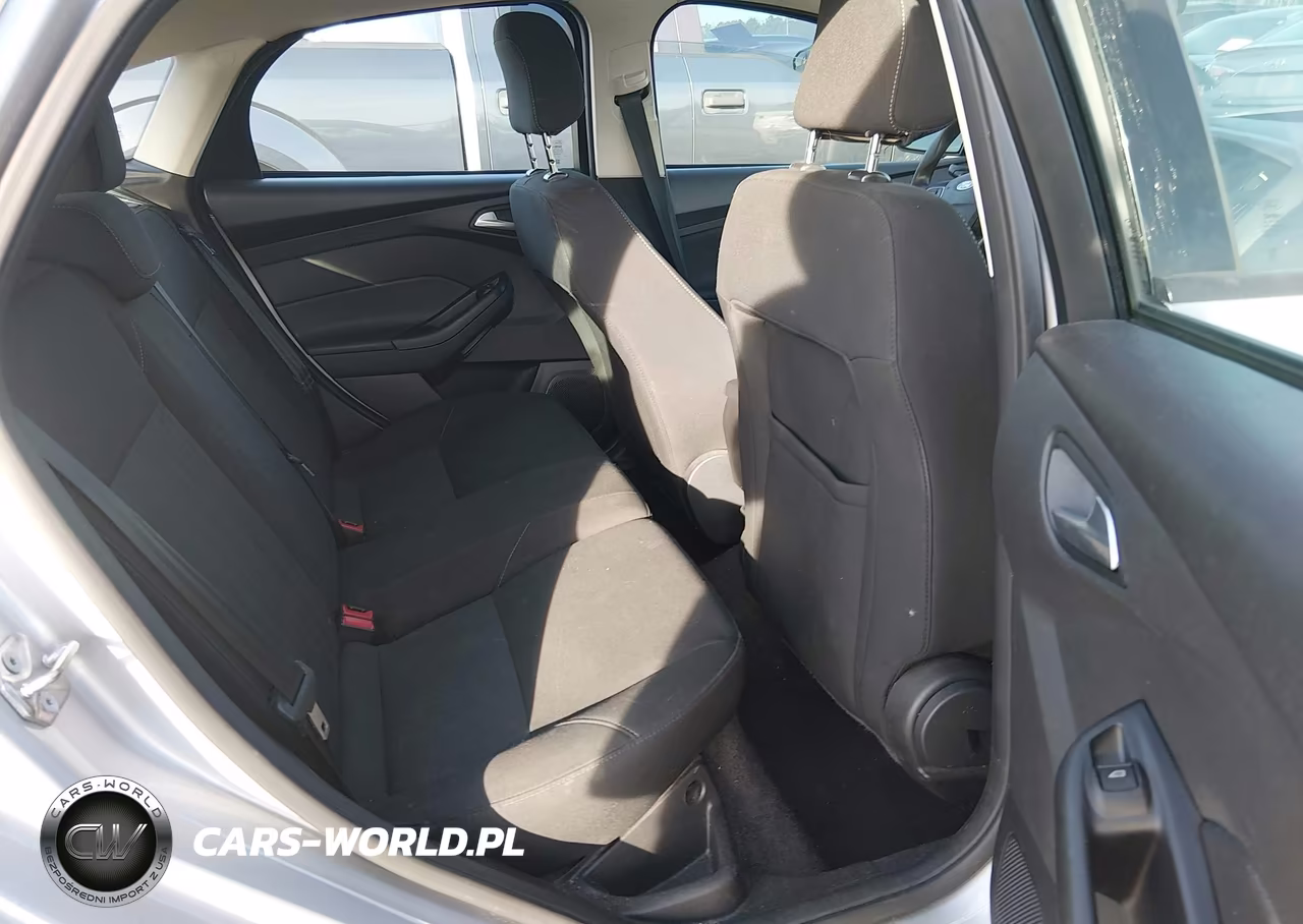 2018 Ford Focus Se VIN:1FADP3K21JL291336 - 8