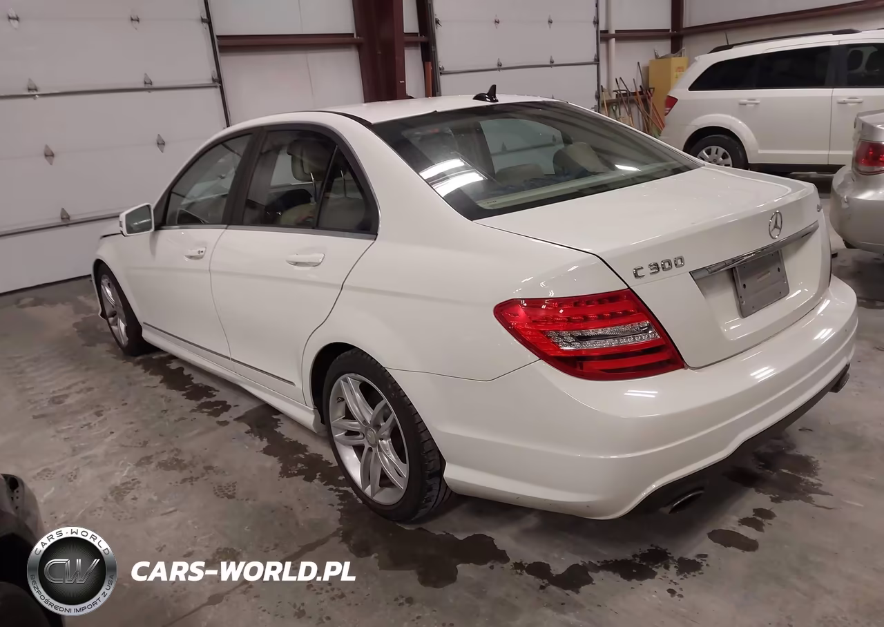 2012 Mercedes-Benz C 300 Sport 4Matic VIN:WDDGF8BB8CR211446 - 3
