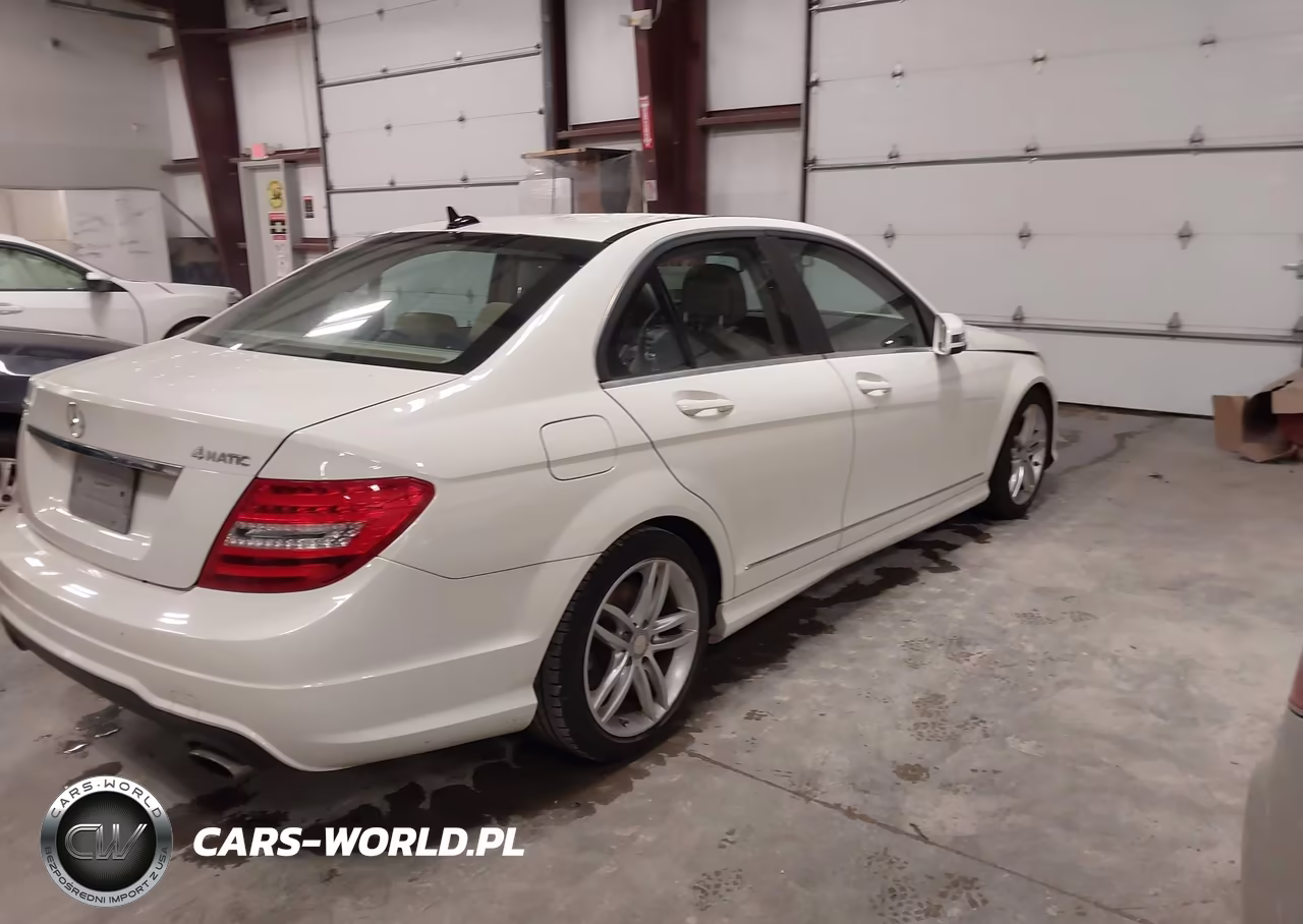 2012 Mercedes-Benz C 300 Sport 4Matic VIN:WDDGF8BB8CR211446 - 4