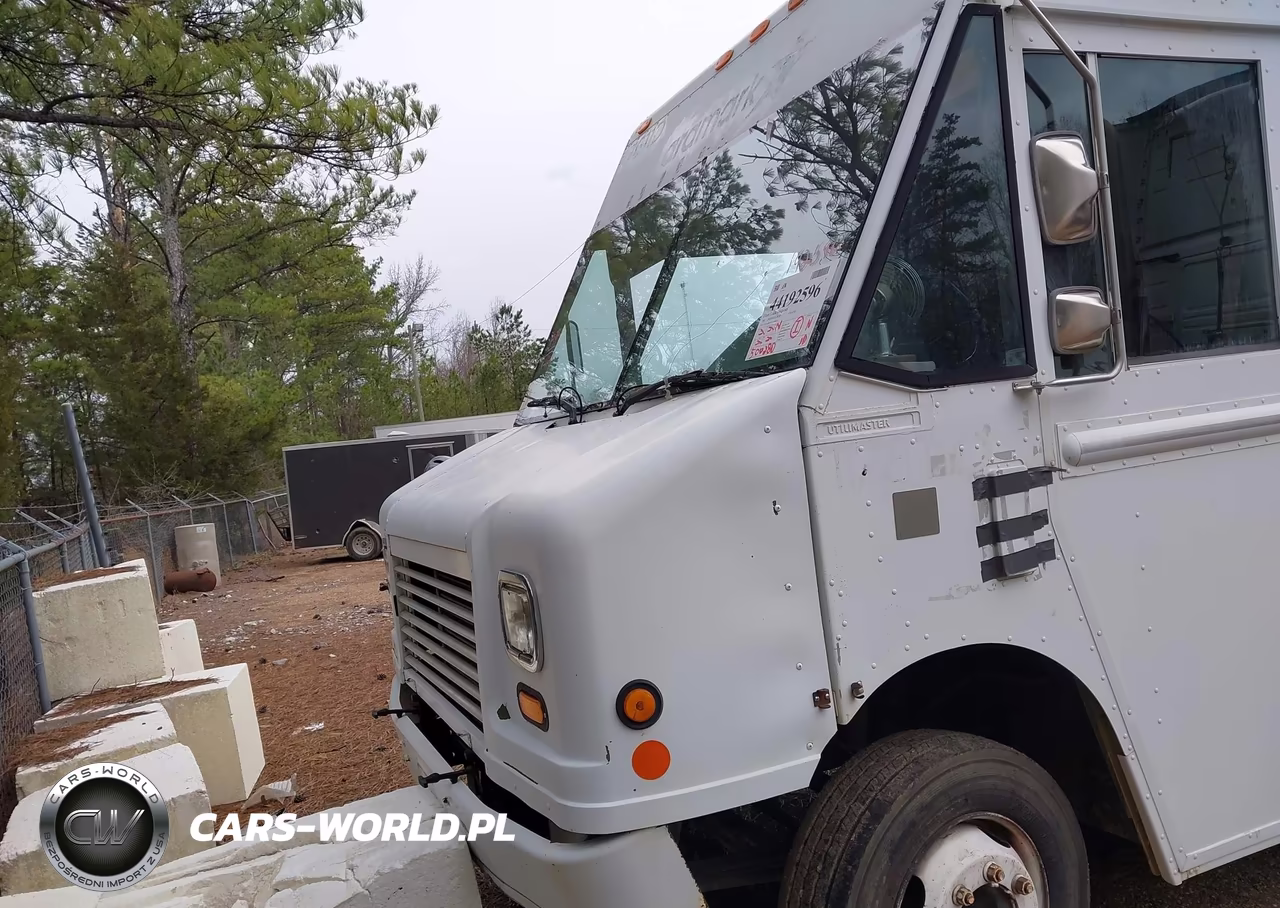2007 Freightliner Chassis M Line Walk-In Van VIN:4UZAARBW97CY18824 - 11