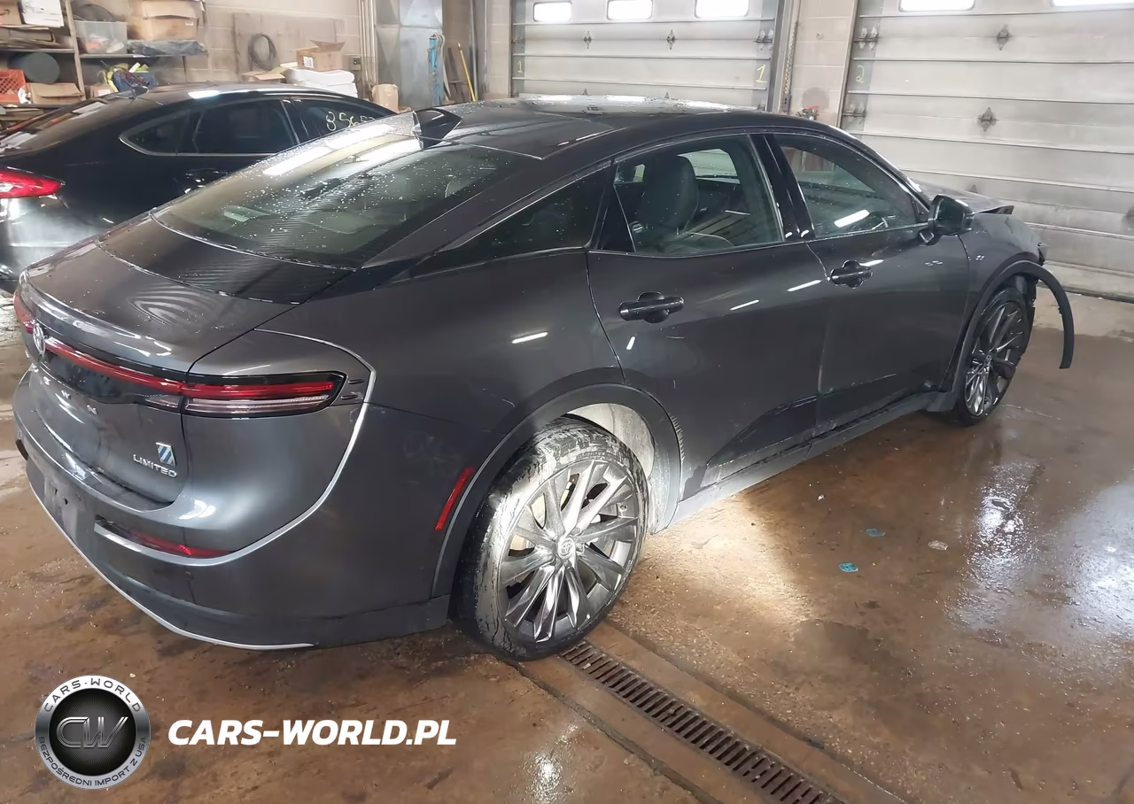 2024 Toyota Crown Limited VIN:JTDAAAAFXR3020889 - 4