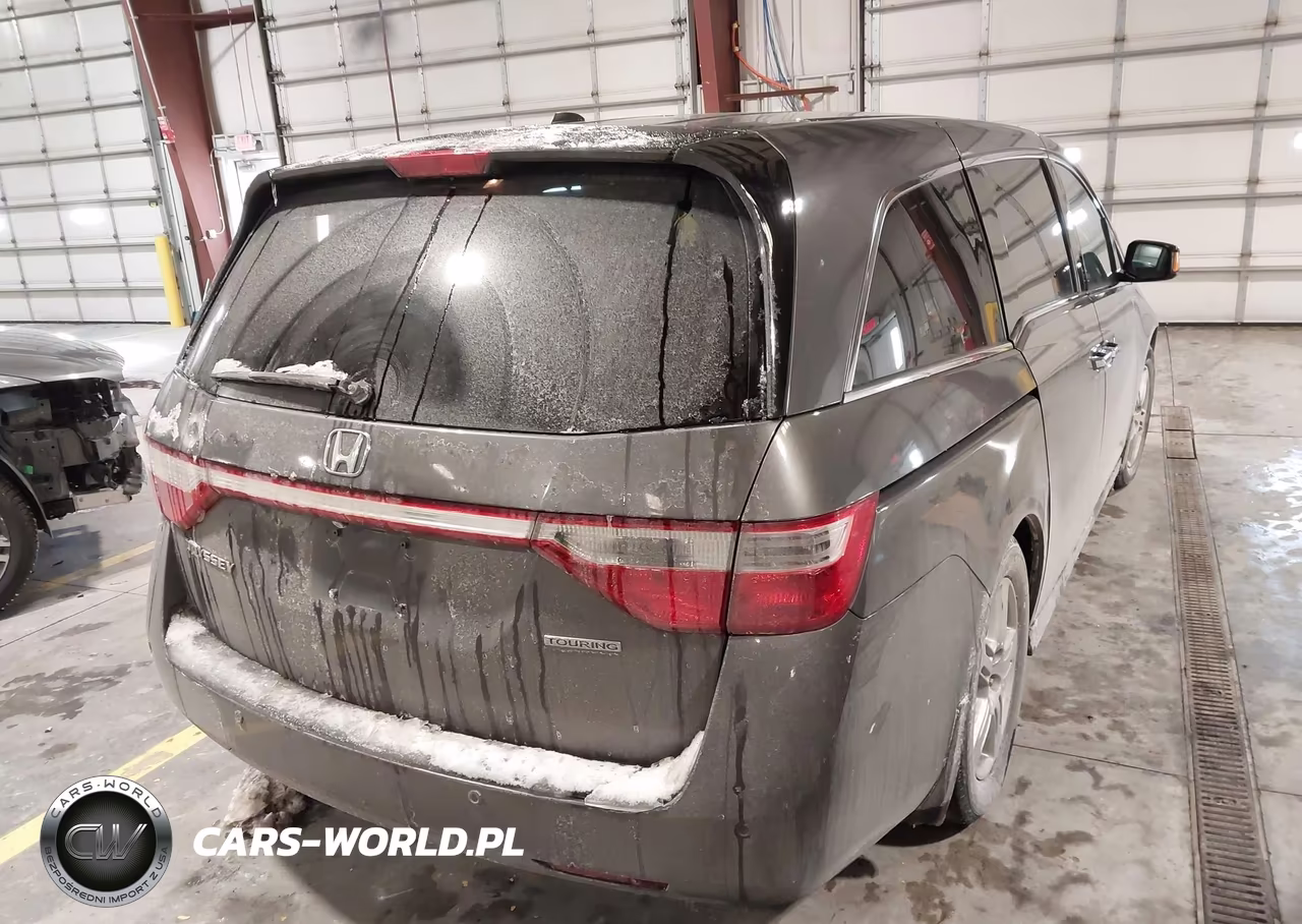 2013 Honda Odyssey Touring-Touring Elite VIN:5FNRL5H93DB015176 - 4