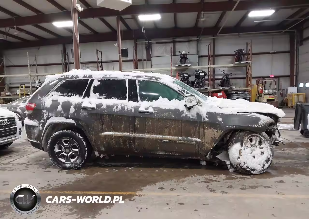 2017 Jeep Grand Cherokee Laredo 4X4 VIN:1C4RJFAG8HC889627 - 13