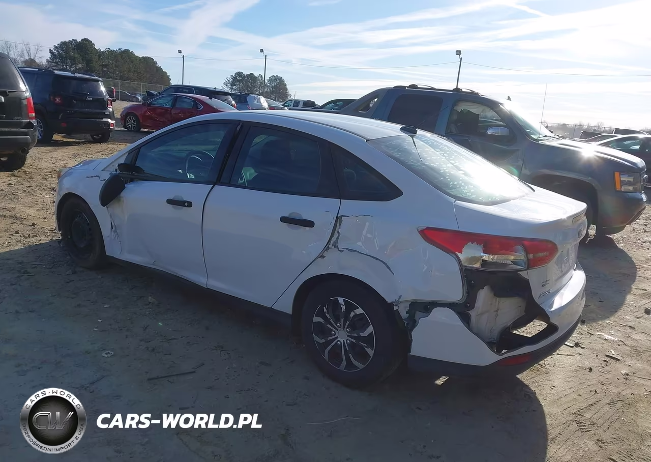 2016 Ford Focus S VIN:1FADP3E29GL355093 - 3