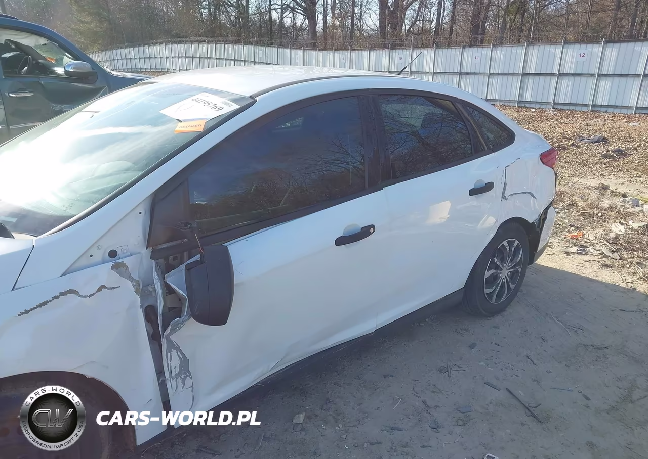 2016 Ford Focus S VIN:1FADP3E29GL355093 - 6