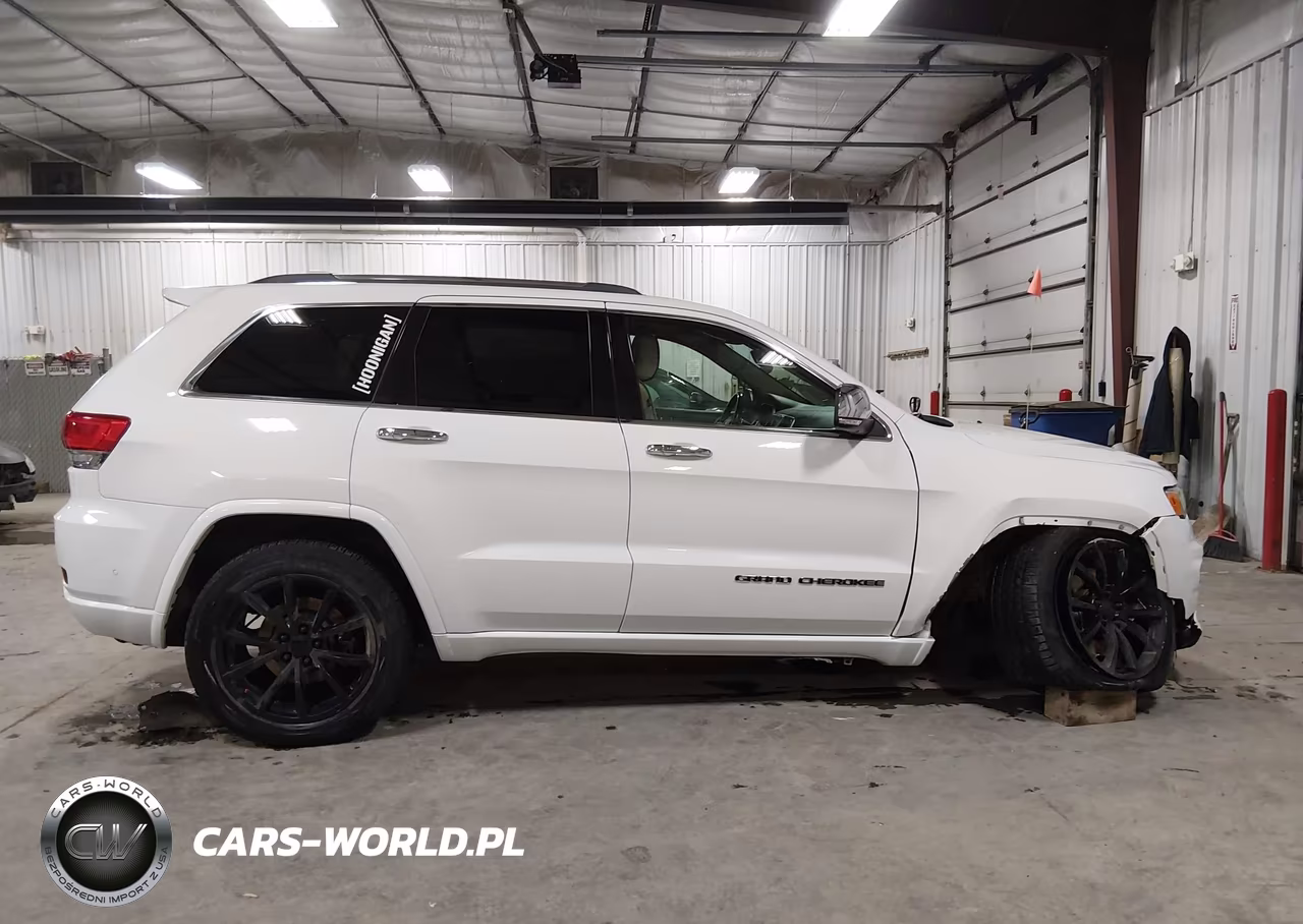 2017 Jeep Grand Cherokee Overland 4X4 VIN:1C4RJFCT0HC834826 - 14