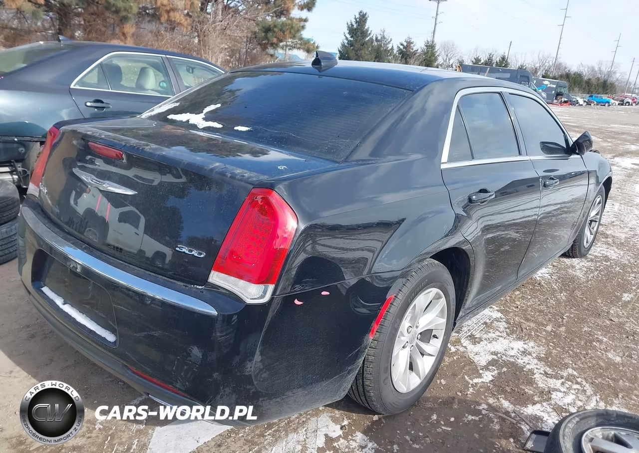 2015 Chrysler 300 Limited VIN:2C3CCAAG6FH868163 - 4