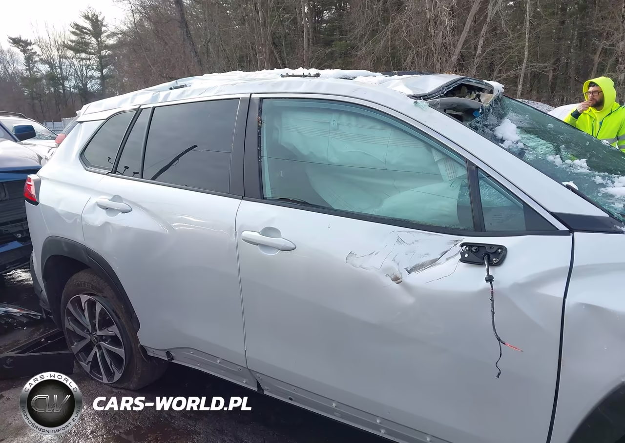 2025 Toyota Corolla Cross Xle VIN:7MUDAABG9SV129729 - 14