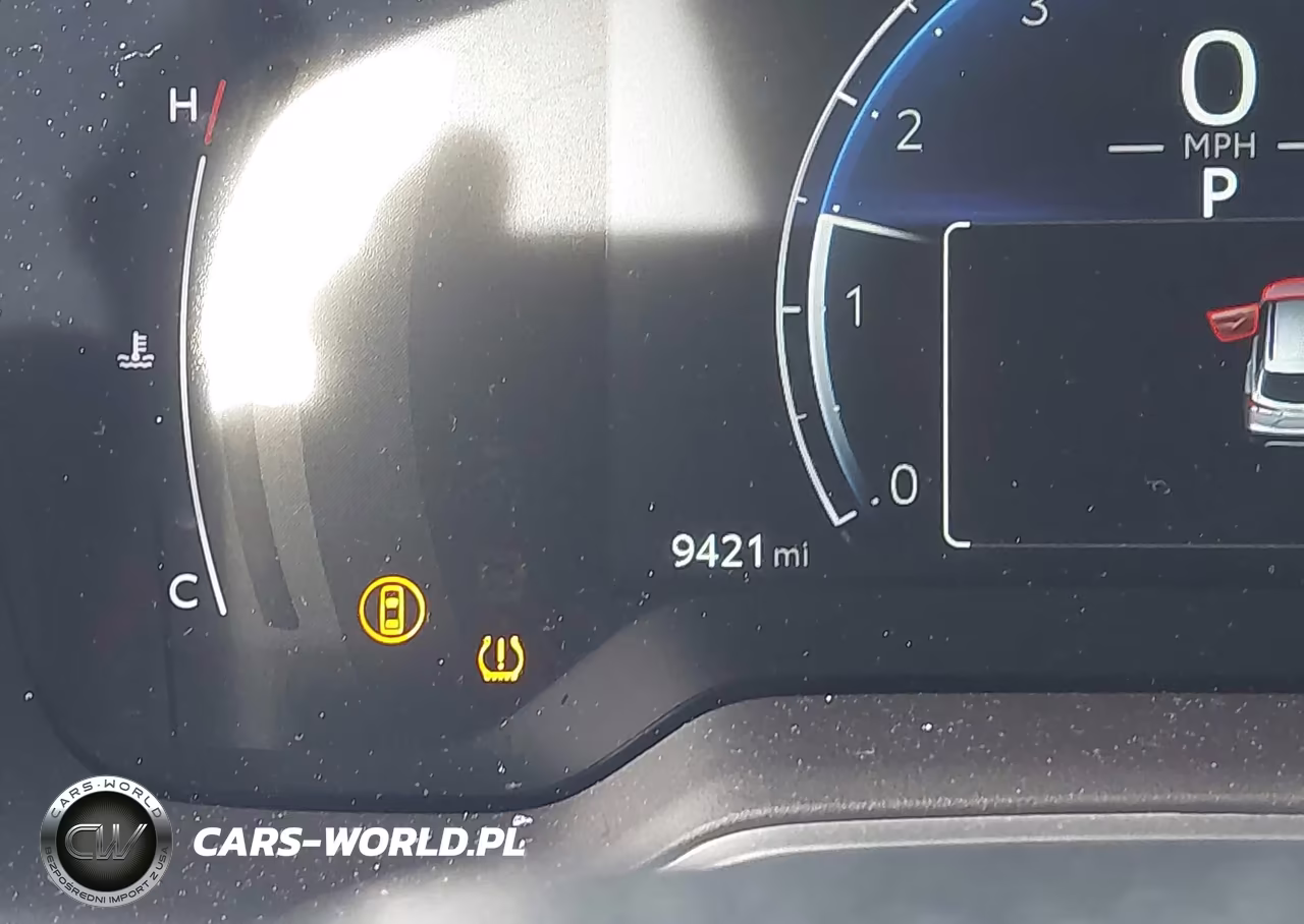 2025 Toyota Corolla Cross Xle VIN:7MUDAABG9SV129729 - 16