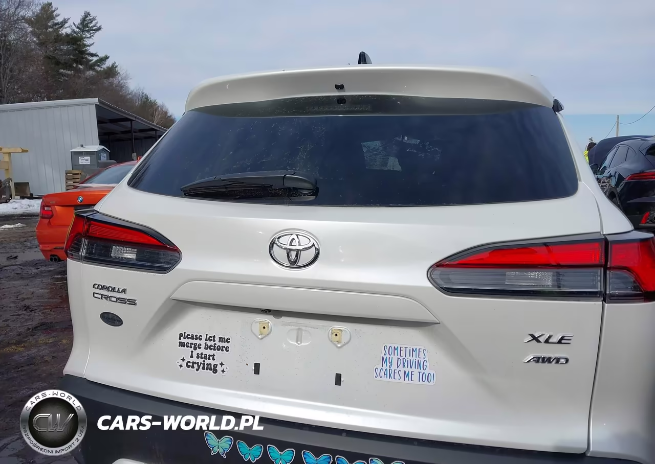 2025 Toyota Corolla Cross Xle VIN:7MUDAABG9SV129729 - 17