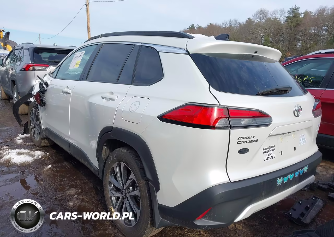 2025 Toyota Corolla Cross Xle VIN:7MUDAABG9SV129729 - 3