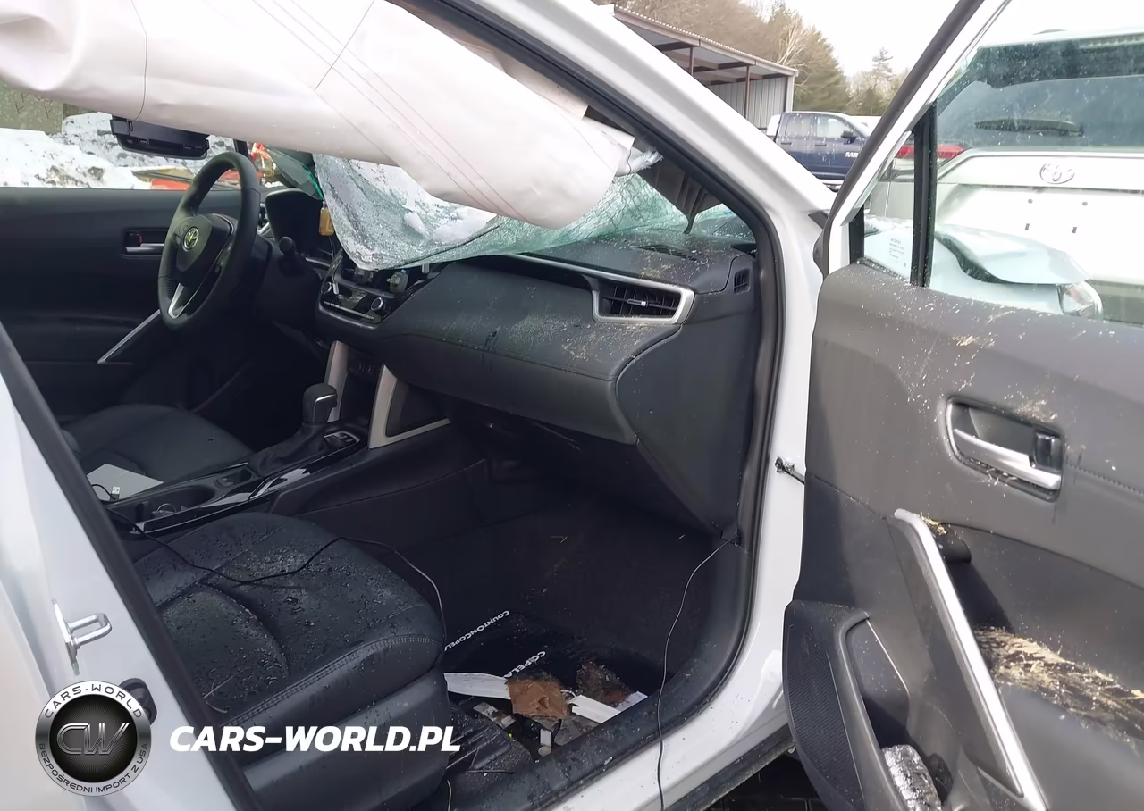 2025 Toyota Corolla Cross Xle VIN:7MUDAABG9SV129729 - 5