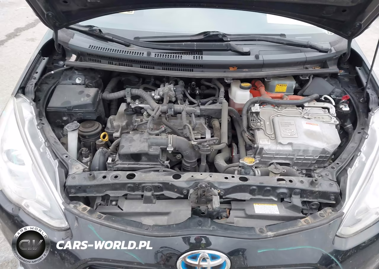 2015 Toyota Prius C Three VIN:JTDKDTB37F1102842 - 10