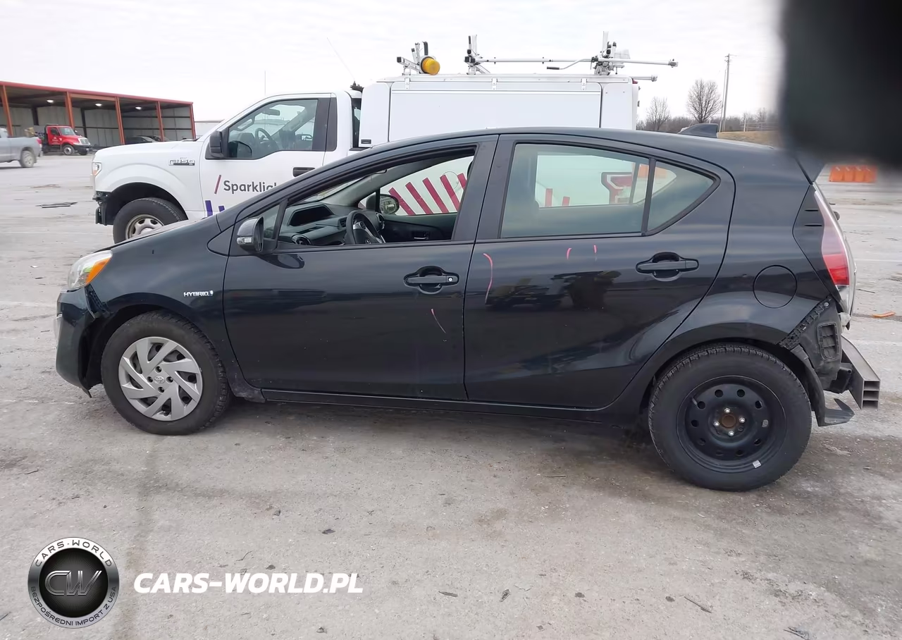 2015 Toyota Prius C Three VIN:JTDKDTB37F1102842 - 14