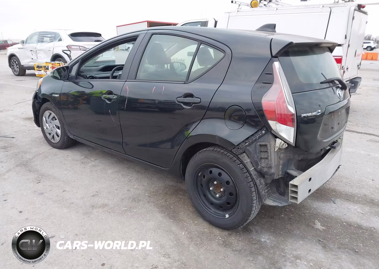 2015 Toyota Prius C Three VIN:JTDKDTB37F1102842 - 3