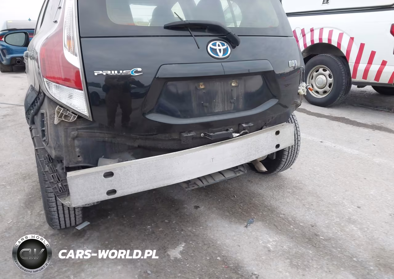 2015 Toyota Prius C Three VIN:JTDKDTB37F1102842 - 6