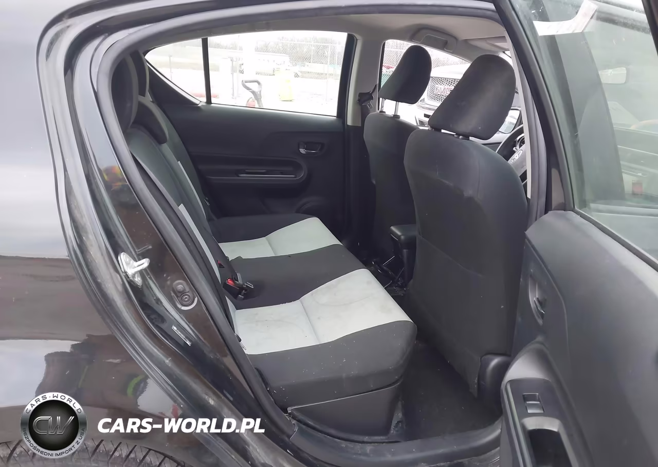 2015 Toyota Prius C Three VIN:JTDKDTB37F1102842 - 8