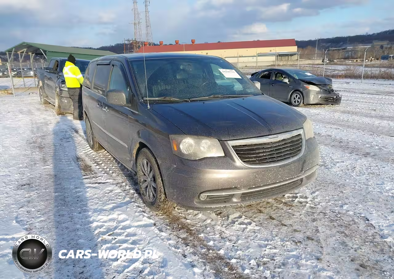 2015 Chrysler Town & Country S