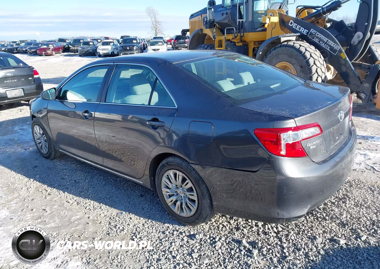 2014 Toyota Camry Le VIN:4T1BF1FK5EU354663 - 3