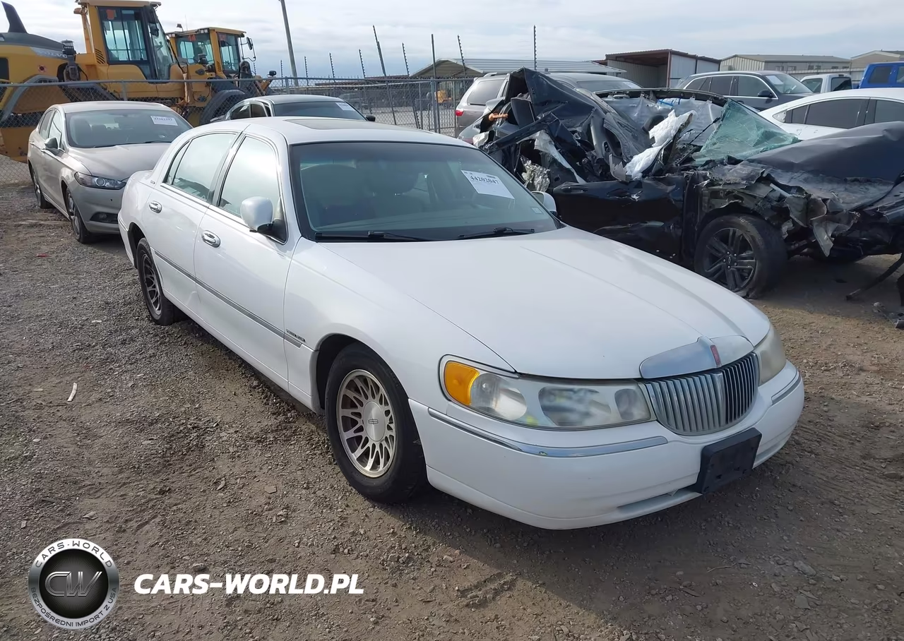 2000 Lincoln Town Car Signature
