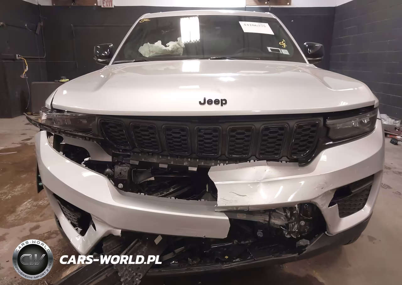 2025 Jeep Grand Cherokee Altitude X 4X4 VIN:1C4RJHAG0S8764532 - 12