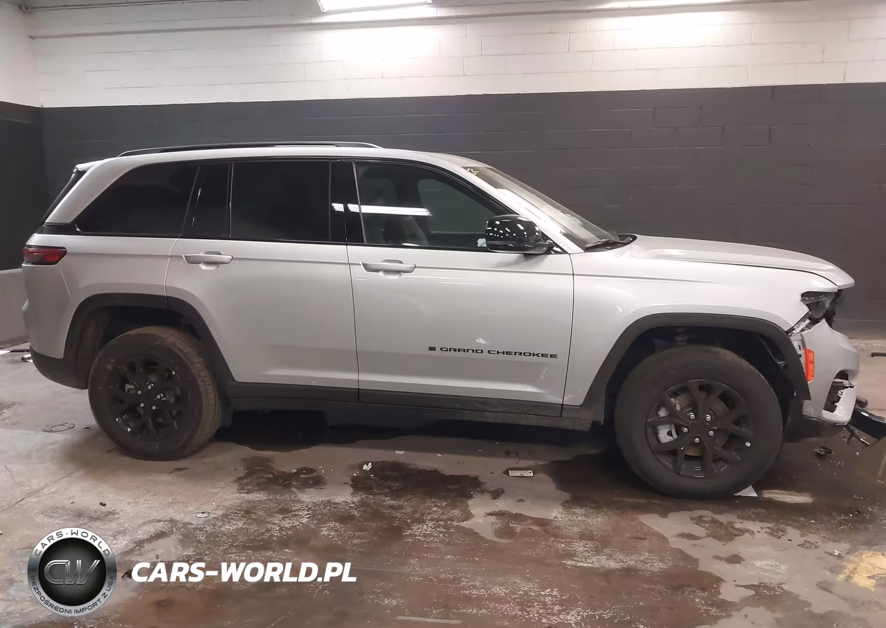 2025 Jeep Grand Cherokee Altitude X 4X4 VIN:1C4RJHAG0S8764532 - 13