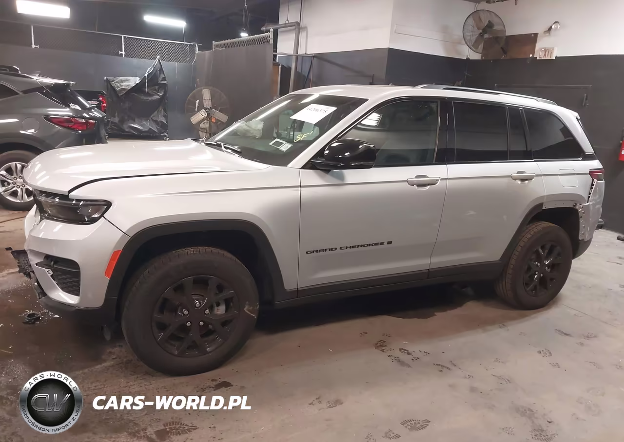 2025 Jeep Grand Cherokee Altitude X 4X4 VIN:1C4RJHAG0S8764532 - 14