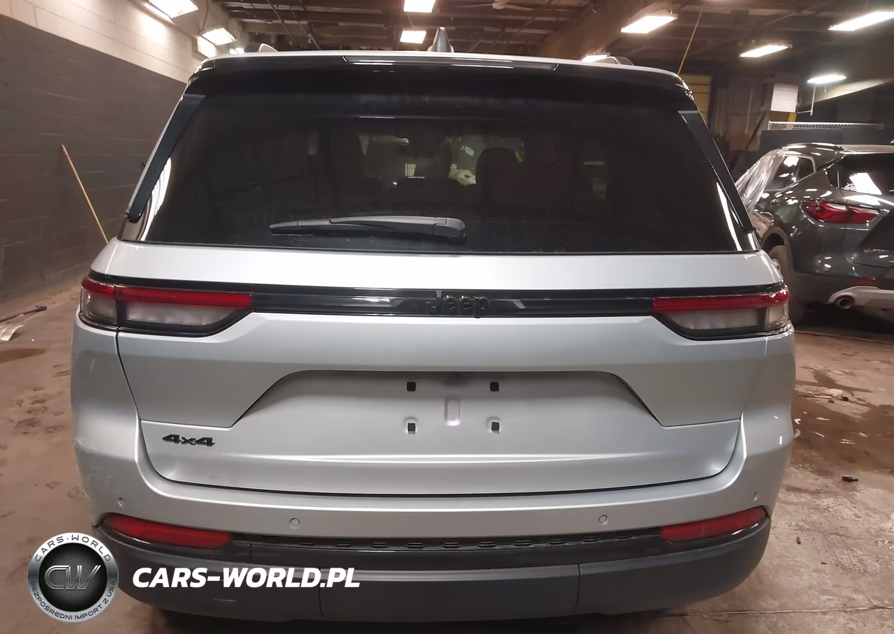 2025 Jeep Grand Cherokee Altitude X 4X4 VIN:1C4RJHAG0S8764532 - 16