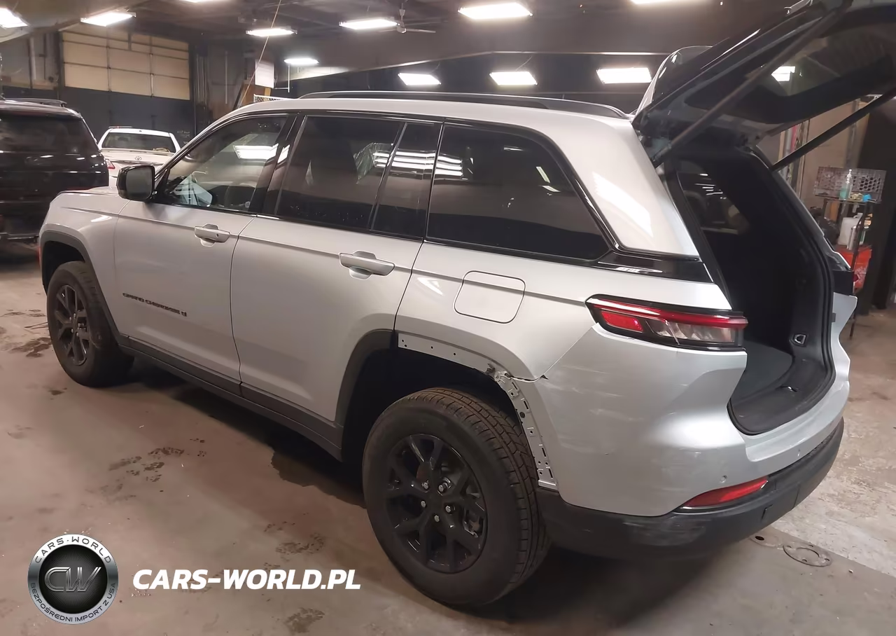 2025 Jeep Grand Cherokee Altitude X 4X4 VIN:1C4RJHAG0S8764532 - 3