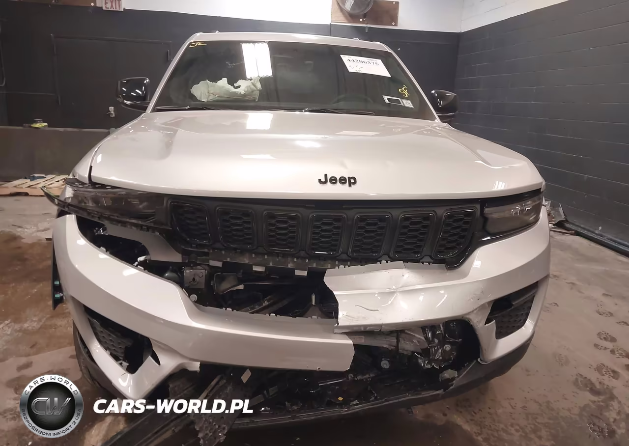 2025 Jeep Grand Cherokee Altitude X 4X4 VIN:1C4RJHAG0S8764532 - 6