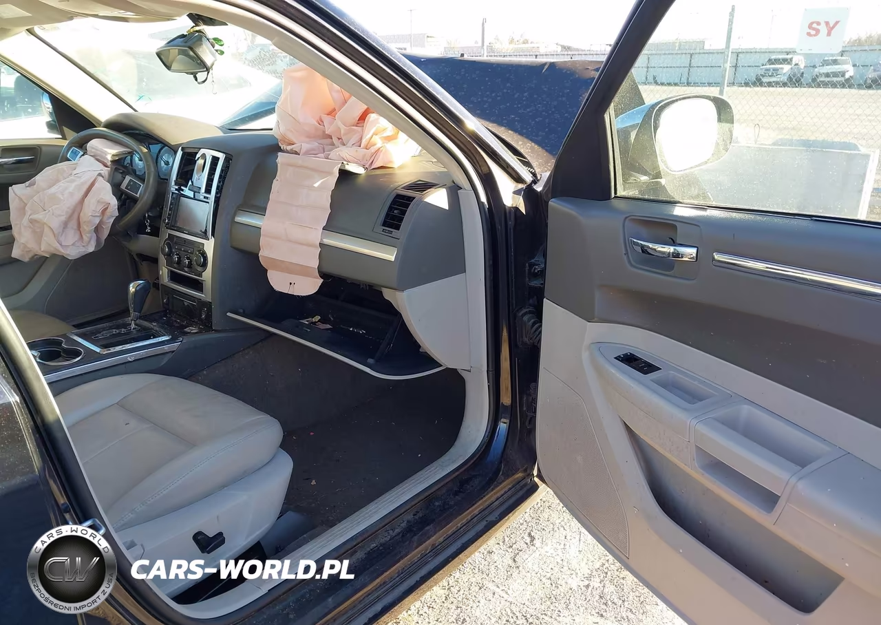 2010 Chrysler 300 Touring-Signature Series-Executive Series VIN:2C3CA5CV1AH121992 - 5