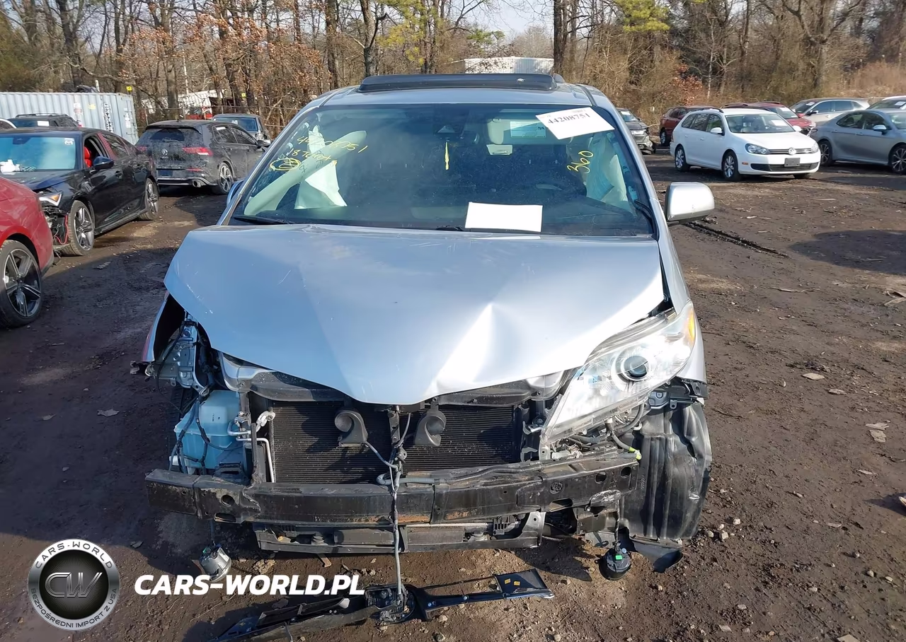 2018 Toyota Sienna Xle 8 Passenger VIN:5TDYZ3DC8JS930712 - 11