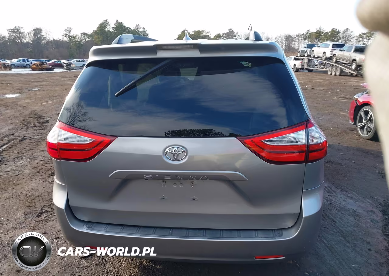 2018 Toyota Sienna Xle 8 Passenger VIN:5TDYZ3DC8JS930712 - 15