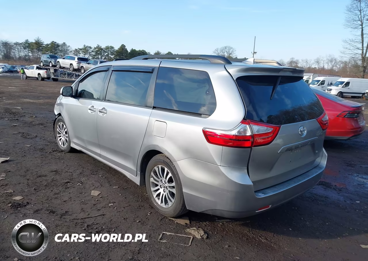 2018 Toyota Sienna Xle 8 Passenger VIN:5TDYZ3DC8JS930712 - 3