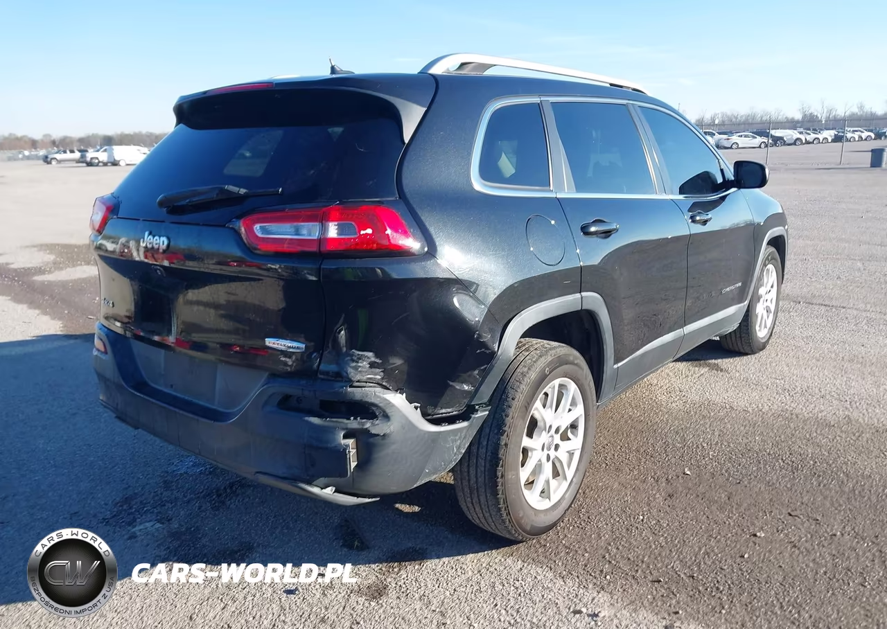 2015 Jeep Cherokee Latitude VIN:1C4PJMCB2FW541699 - 4