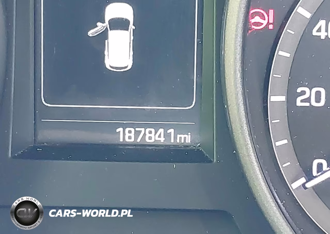2018 Hyundai Santa Fe Sport 2.4L VIN:5NMZU3LBXJH064557 - 16
