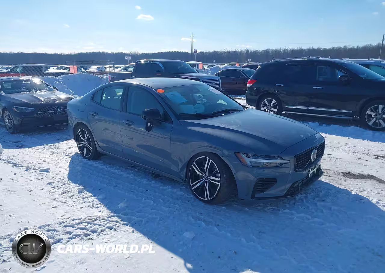 2024 Volvo S60 Recharge Plug-In Hybrid T8 Ultimate Dark Theme