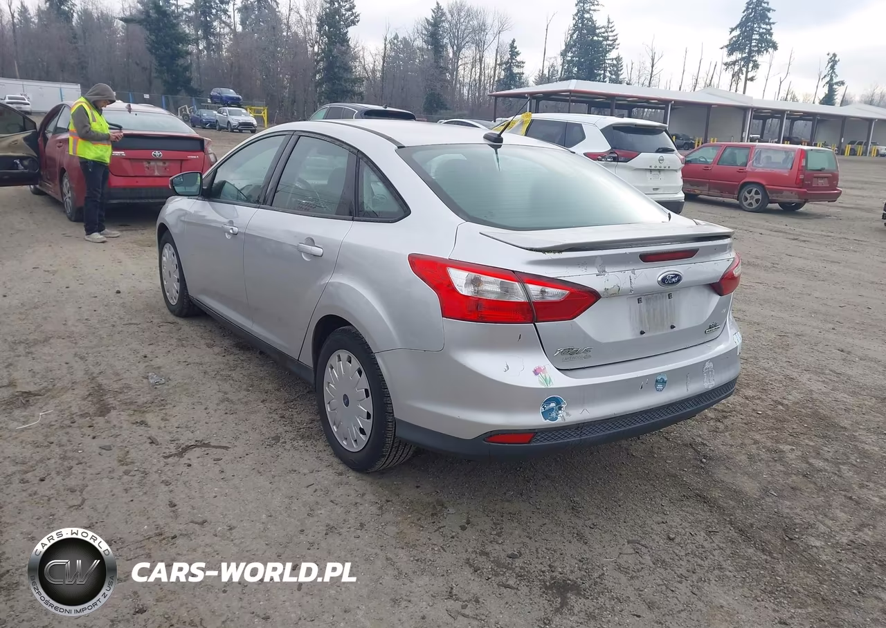 2013 Ford Focus Se VIN:1FADP3F21DL235833 - 3