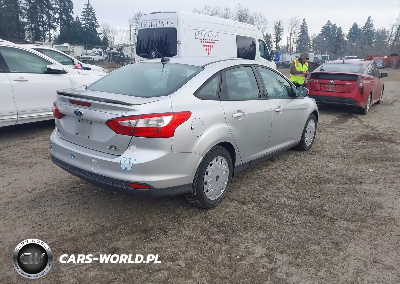 2013 Ford Focus Se VIN:1FADP3F21DL235833 - 4