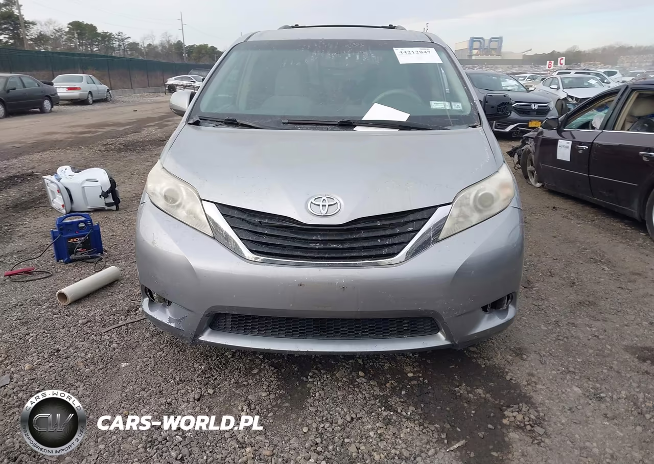 2011 Toyota Sienna Le V6 VIN:5TDKK3DC2BS143203 - 12