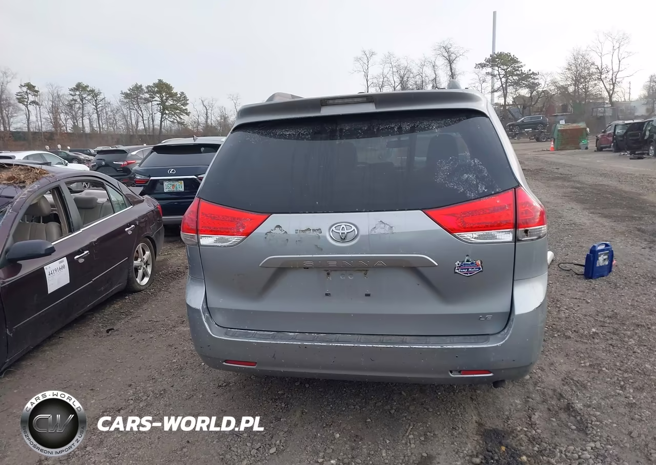 2011 Toyota Sienna Le V6 VIN:5TDKK3DC2BS143203 - 16