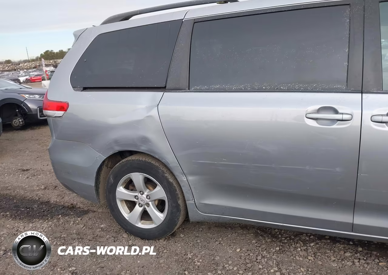 2011 Toyota Sienna Le V6 VIN:5TDKK3DC2BS143203 - 17