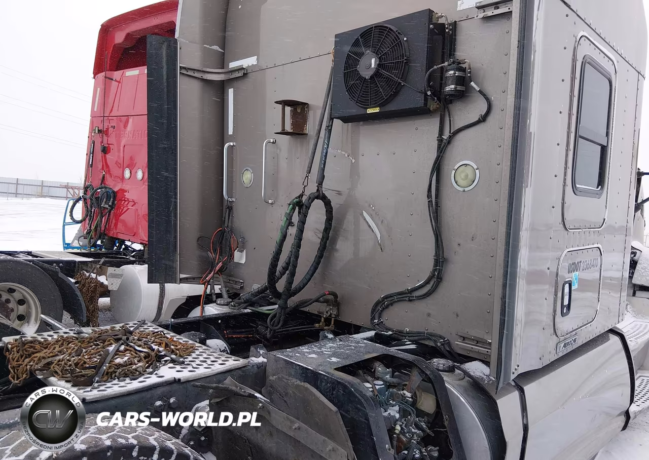 2014 Kenworth Construction T660 VIN:1XKADP8X4EJ293233 - 7