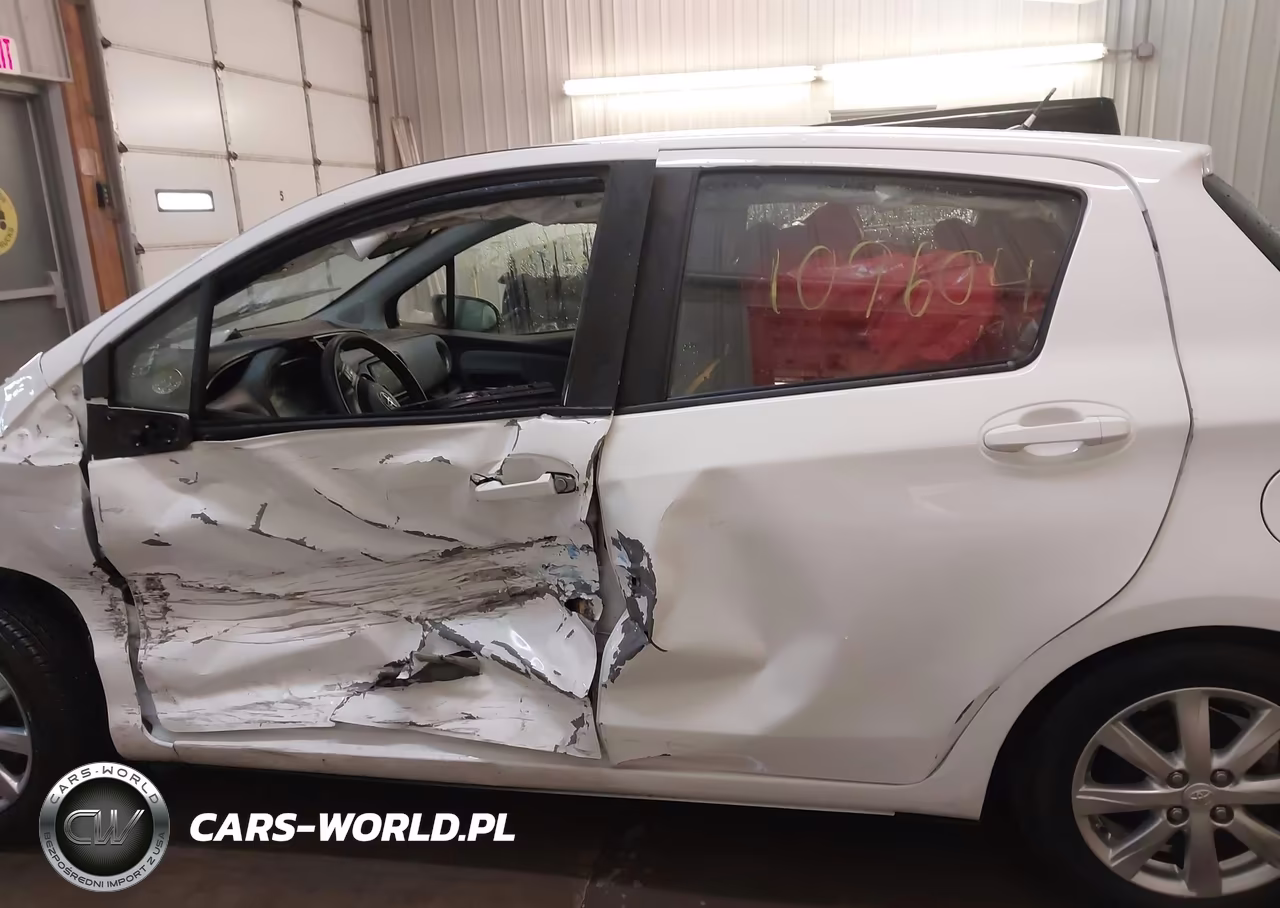 2015 Toyota Yaris Le VIN:VNKKTUD38FA037786 - 15