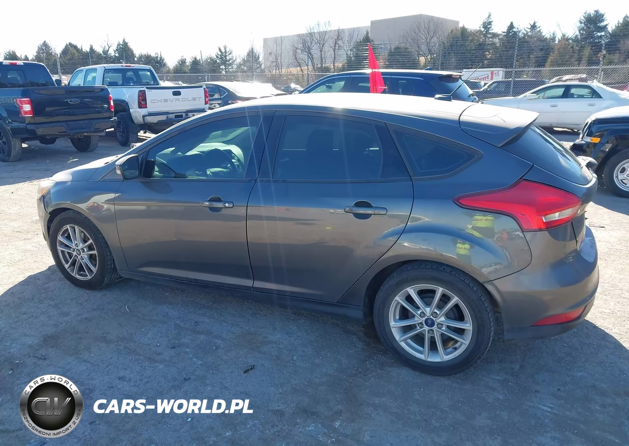 2018 Ford Focus Se VIN:1FADP3K27JL278087 - 14