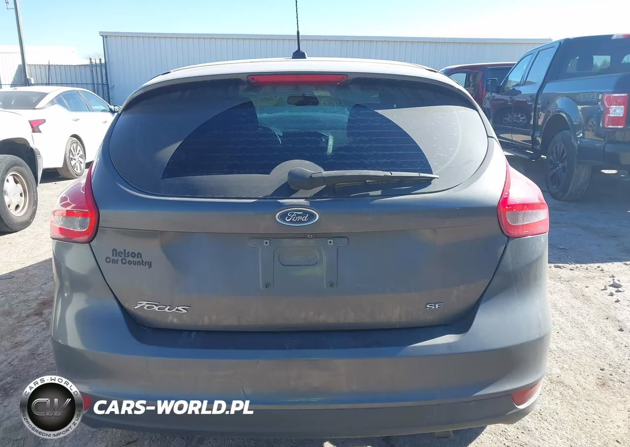 2018 Ford Focus Se VIN:1FADP3K27JL278087 - 16